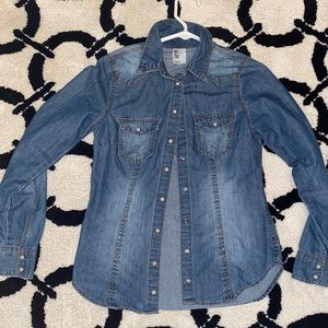 Denim shirt with snaps!